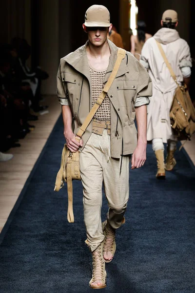 Look 19